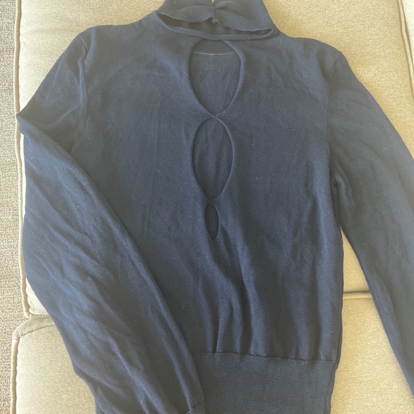 JACQUEMUS Baya Turtleneck Cutout Open Back Sweater - Picture 7 of 10